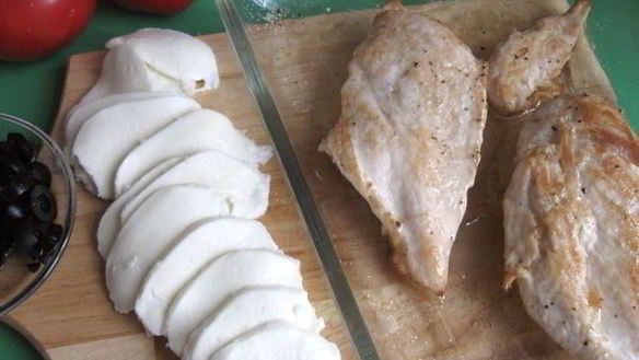 ШАГ 4. тортилья с курицей, помидорами и сыром