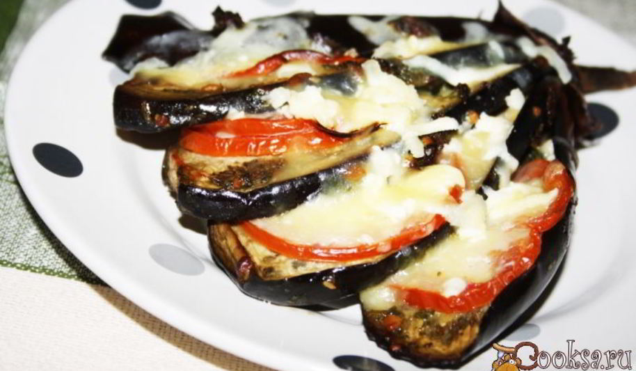 Рецепт вееры из баклажан с томатами, сыром сулугуни и соусом песто