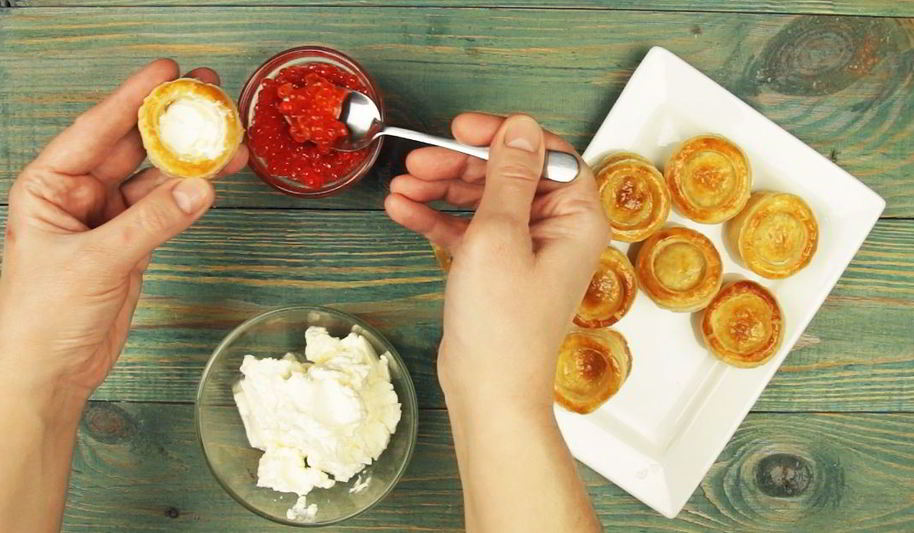 Рецепт волованы с красной икрой