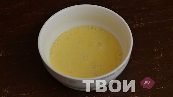 ШАГ 4. яичница с помидорами