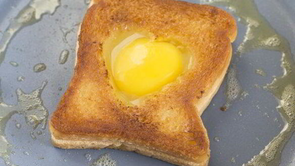 ШАГ 6. яичница в хлебе