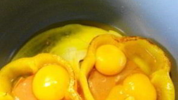 ШАГ 3. яичница в мультиварке