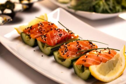 Закуска из авокадо в огурце