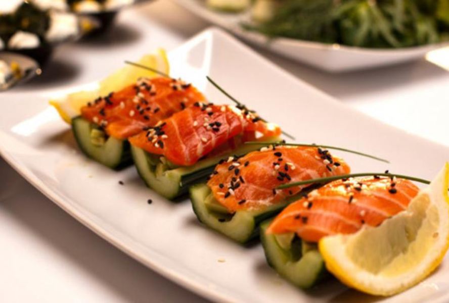 Закуска из авокадо в огурце