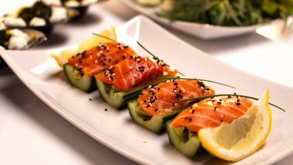 ШАГ 4. закуска из авокадо в огурце