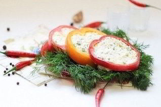 Закуска из болгарского перца с сыром и яйцом