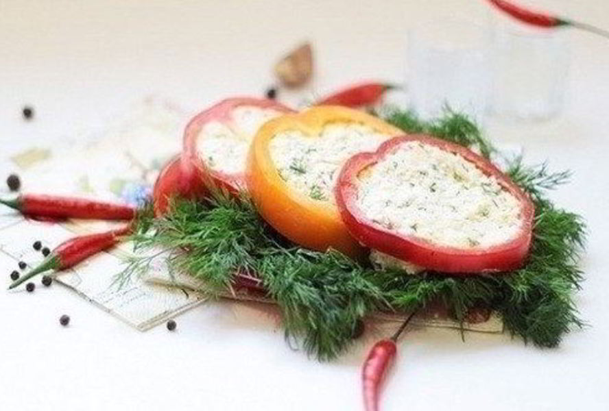 Закуска из болгарского перца с сыром и яйцом