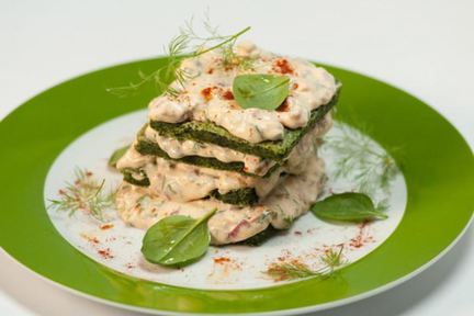 Закуска из шпината, сыра и бекона