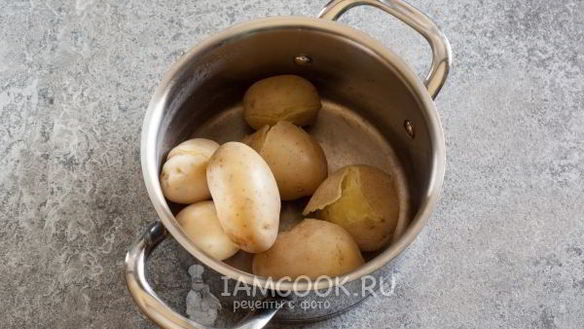 ШАГ 3. закуска картошка с крабовыми палочками