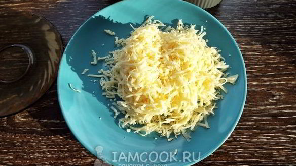 ШАГ 6. закуска на чипсах с сыром и рыбой