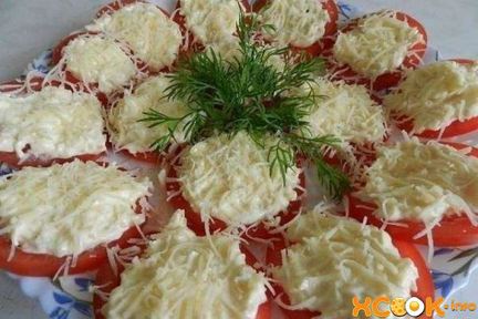 Закуска с помидорами и сыром