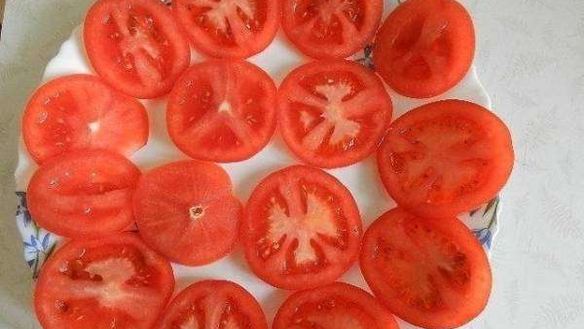 ШАГ 2. закуска с помидорами и сыром