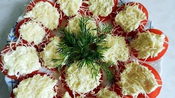 ШАГ 7. закуска с помидорами и сыром