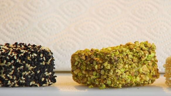 ШАГ 3. жареный камамбер со свежими ягодами