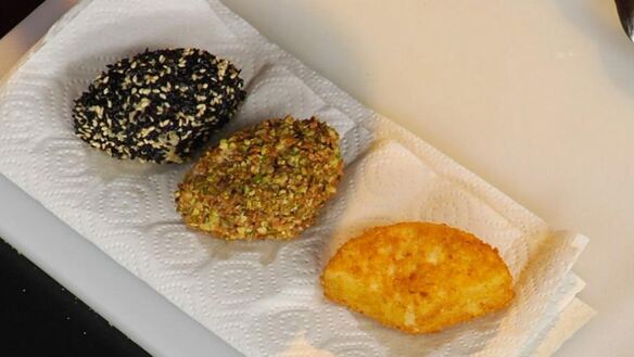 ШАГ 4. жареный камамбер со свежими ягодами