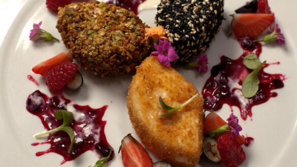 ШАГ 5. жареный камамбер со свежими ягодами